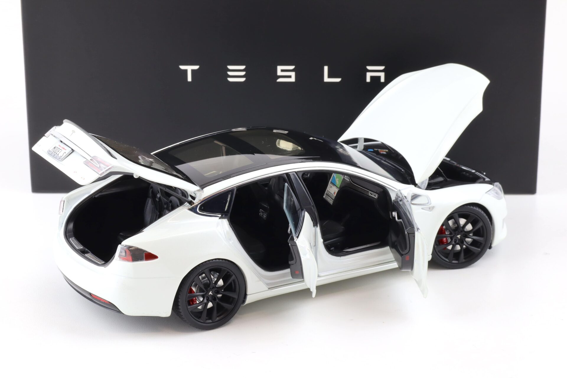 1:18 Original Tesla Model S P100D pearl white Diecast DEALER VERSION
