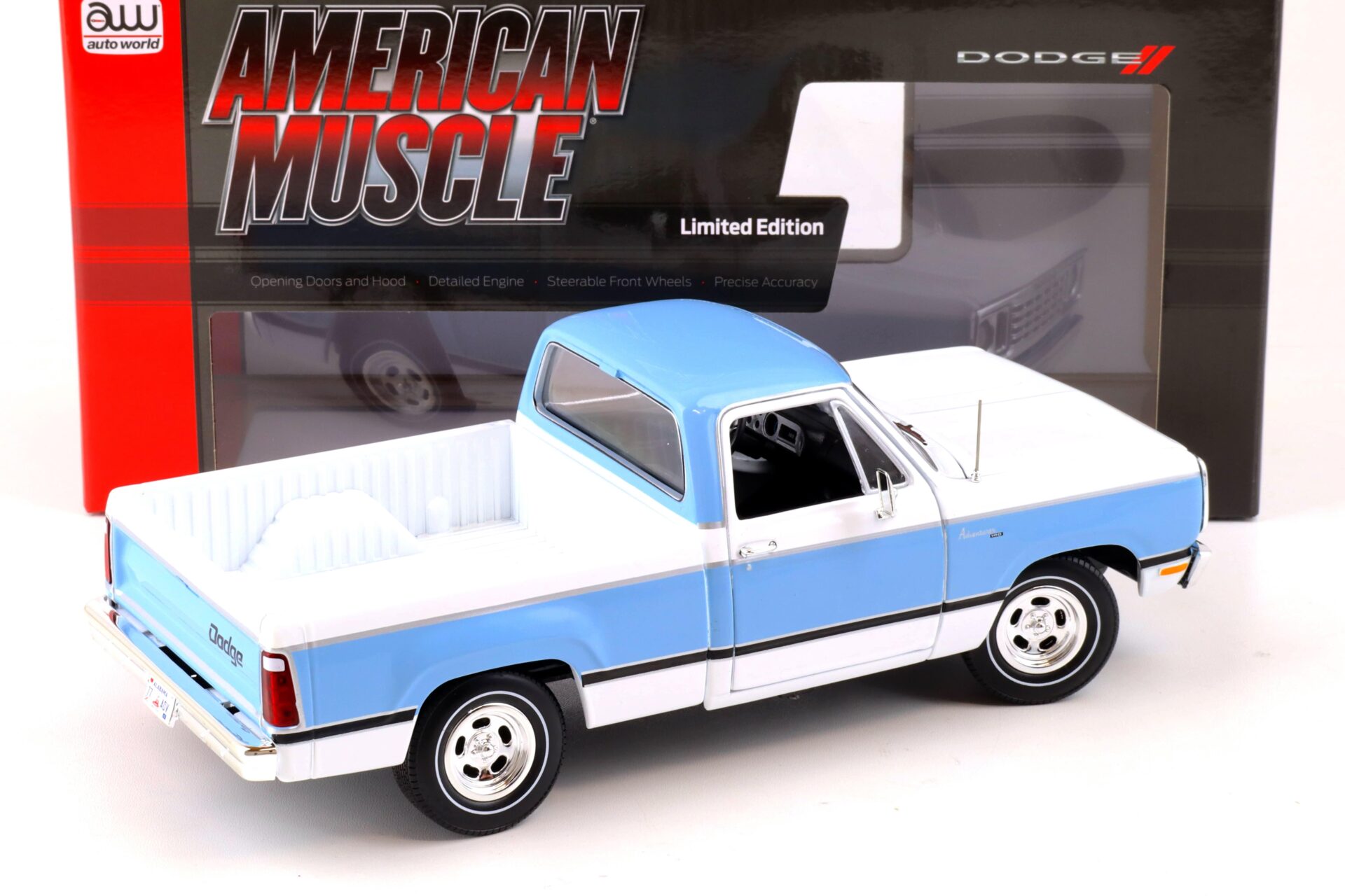 1:18 Auto World 1977 Dodge D100 Adventurer Sweptline Pickup light blue & white