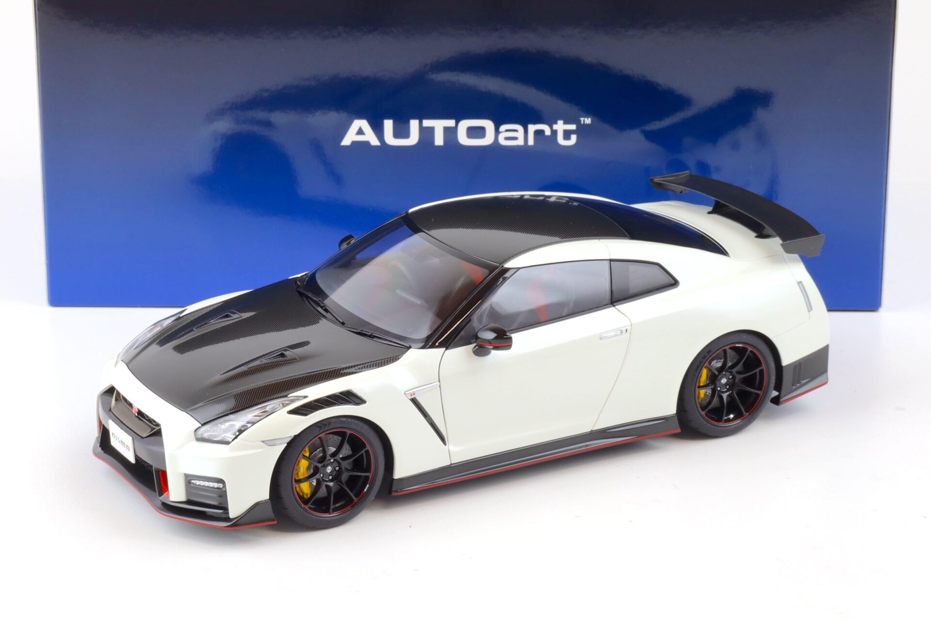 ID 87647 orig.jpg 1:18 AUTOart Nissan GT-R (R35) Nismo Special Edition 2022 Brilliant white pearl 77501