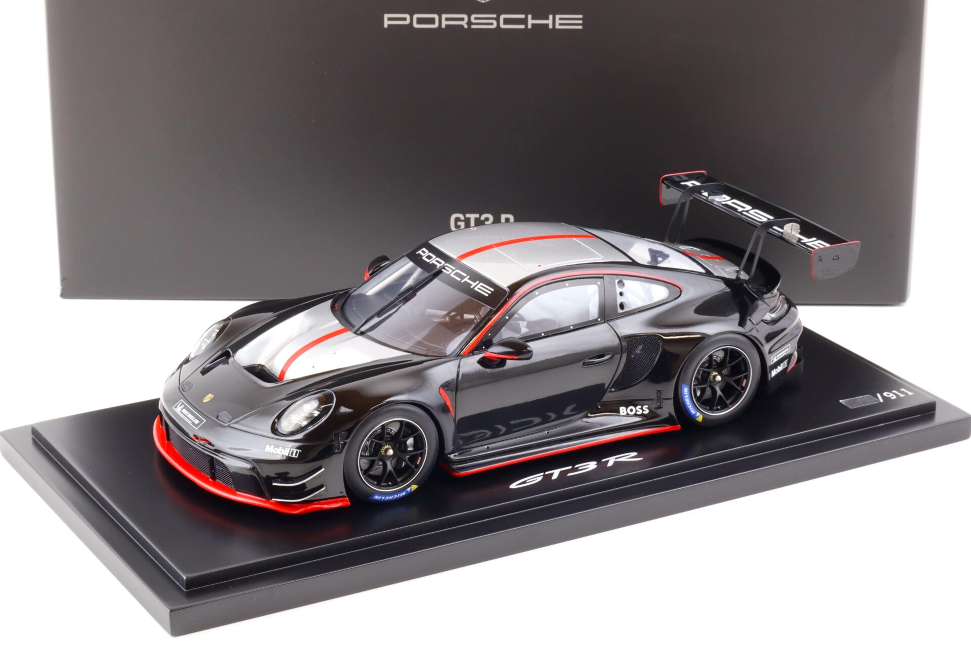 1:18 Spark Porsche 911 (992) GT3 R Coupe black/ silver WAP DEALER