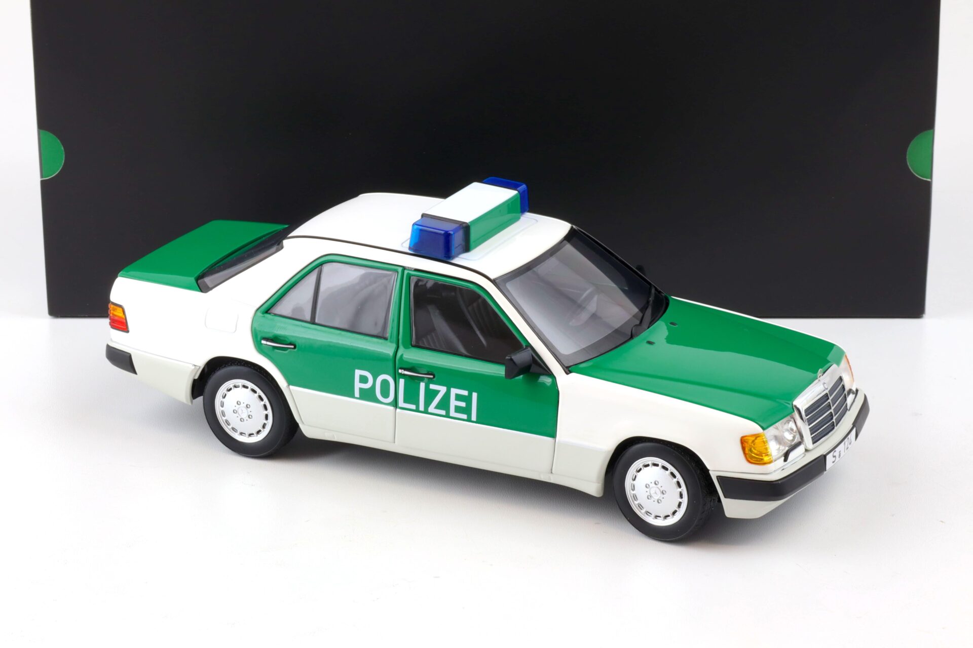 1:18 Norev Mercedes 230 E W124 Limousine 1992 POLIZEI white/ green DEALER VERSION