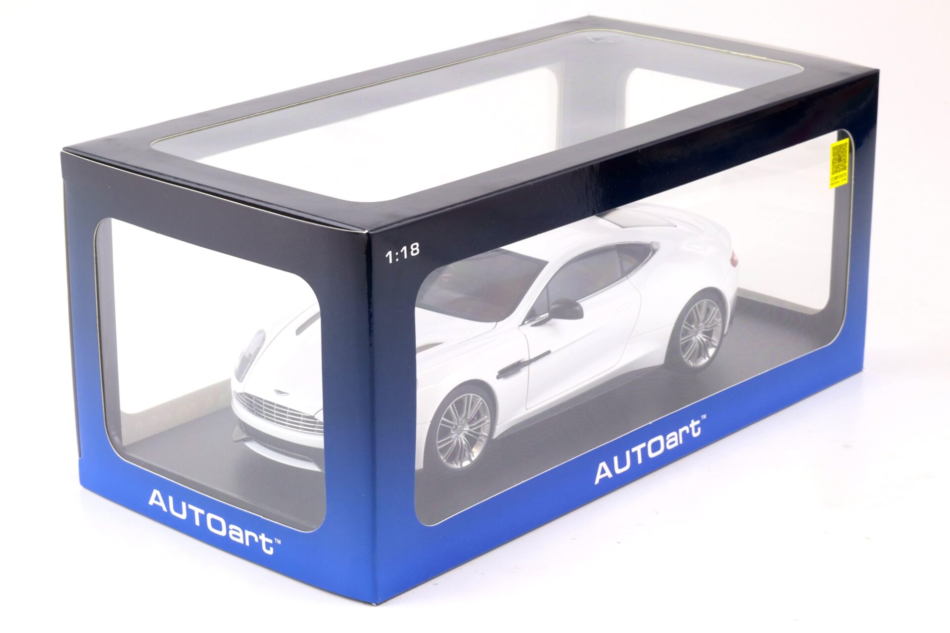1:18 AUTOart Aston Martin Vanquish Coupe 2015 glossy white 70250