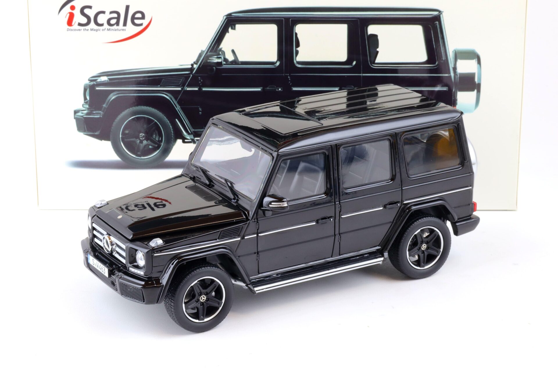 ID 88859 orig.jpg 1:18 iScale Mercedes G-Klasse G-Class (W463) night black 2015