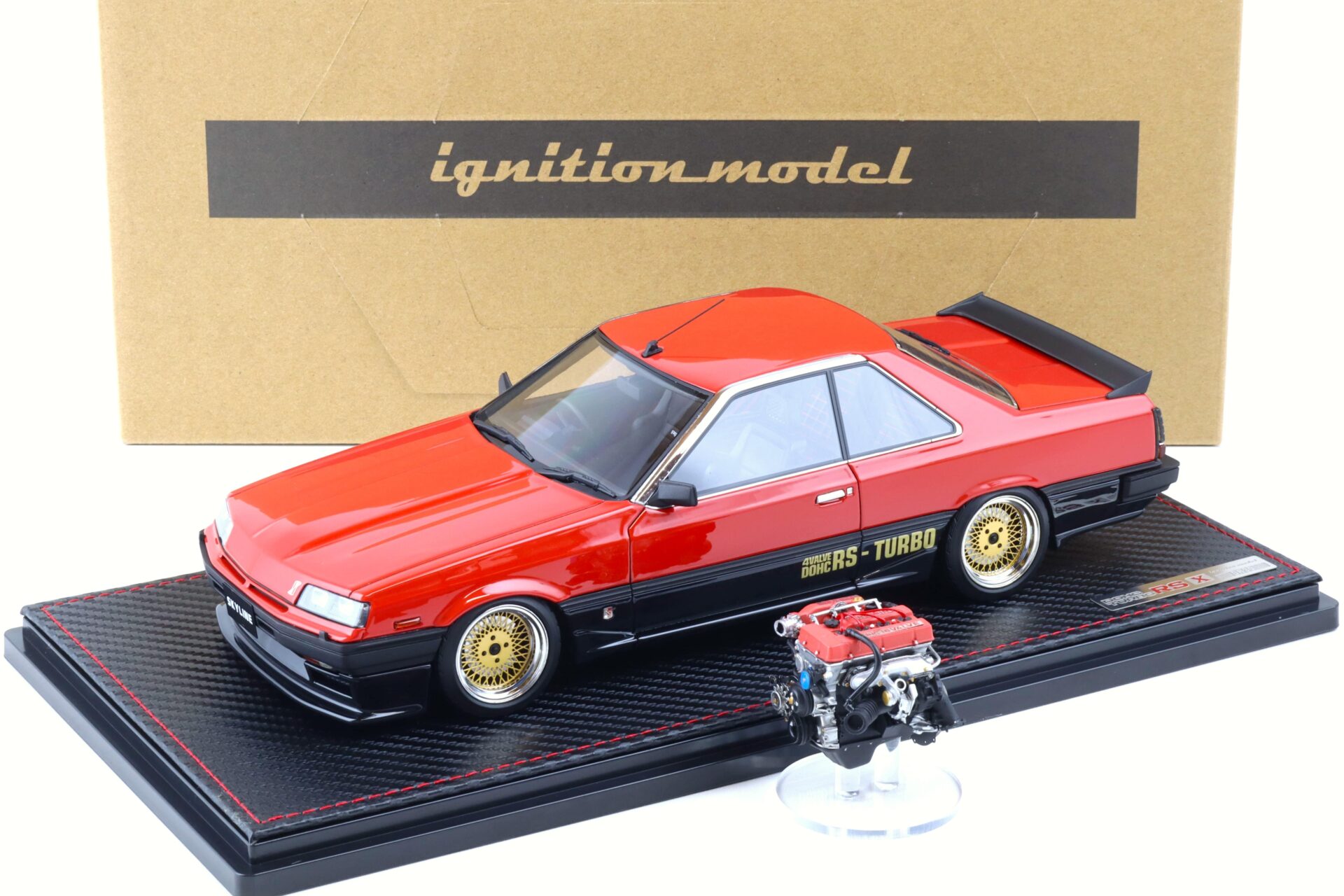 ID 89000 orig.jpg 1:18 Ignition Model IG2439 Nissan Skyline 2000 RS-X Turbo C (R30) red/ black + engine