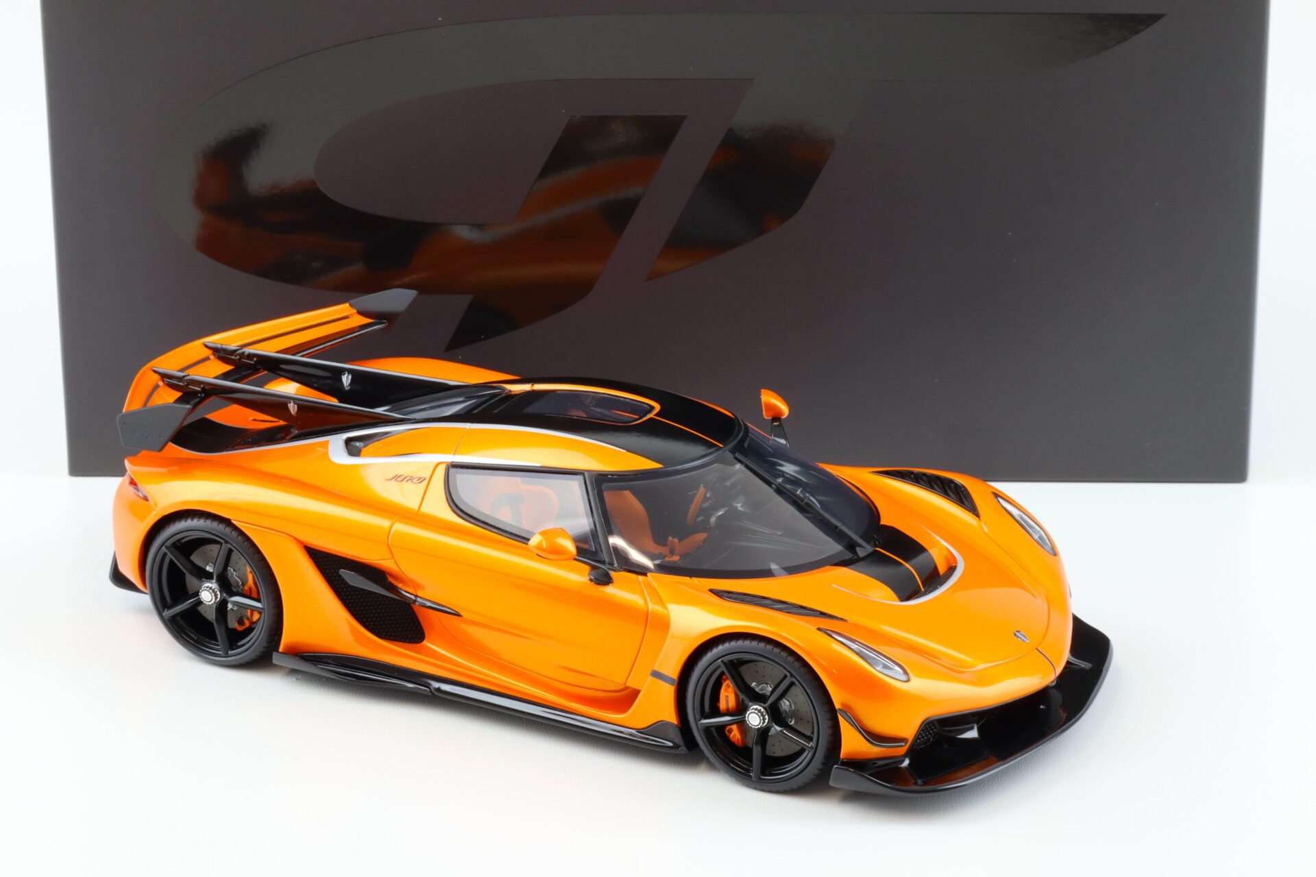 1:18 GT Spirit GT898 Koenigsegg Jesko Attack 2023 Tang orange metallic