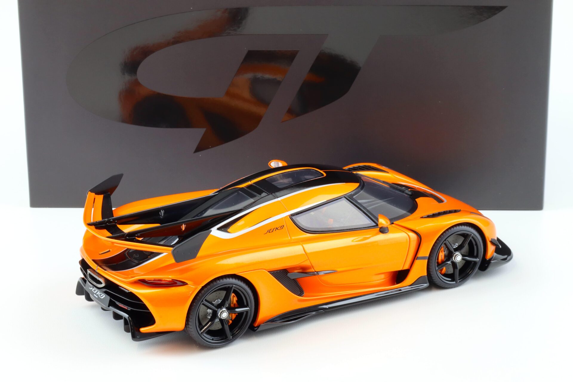 1:18 GT Spirit GT898 Koenigsegg Jesko Attack 2023 Tang orange metallic