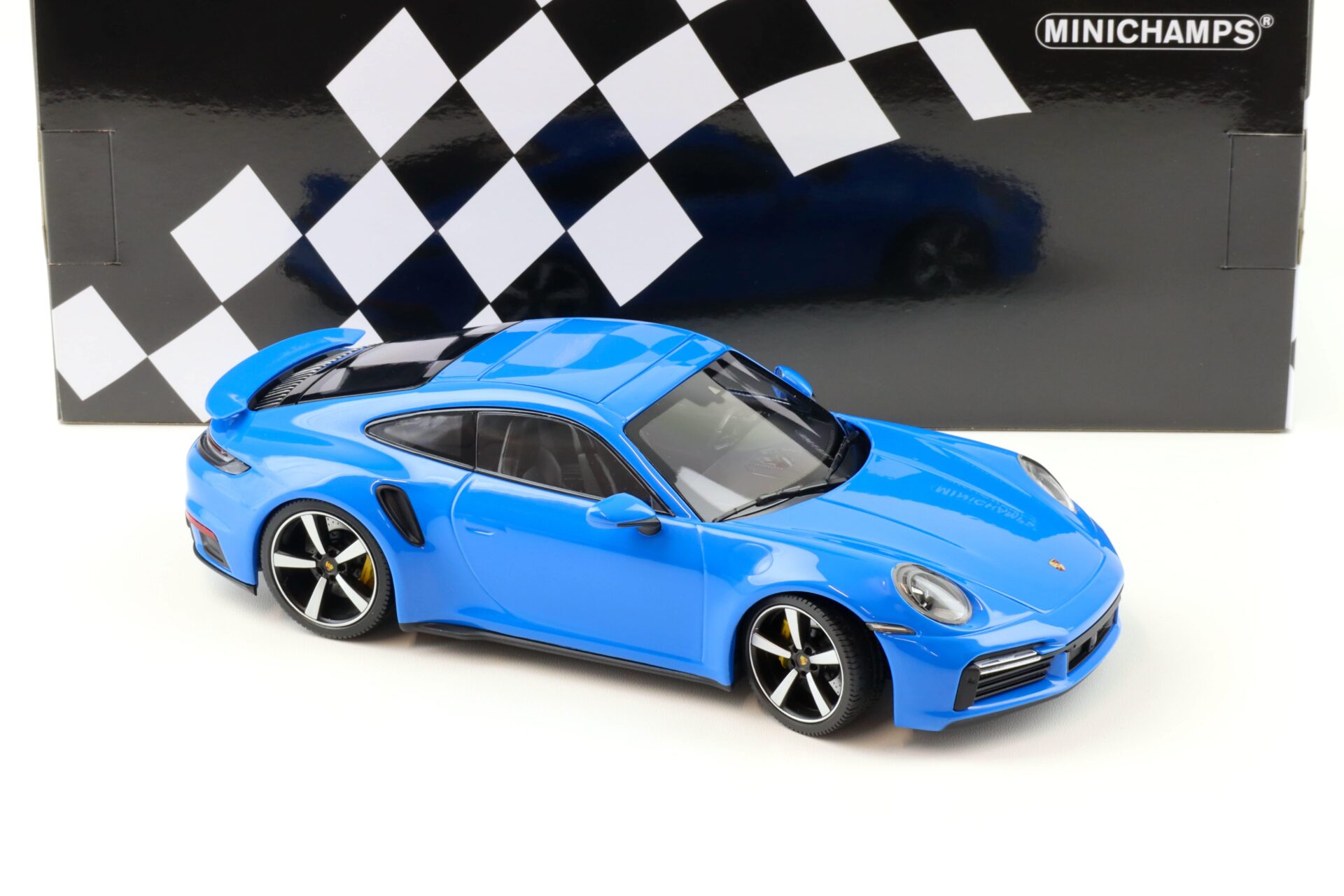 1:18 Minichamps Porsche 911 992 Turbo S Coupe 2020 blue