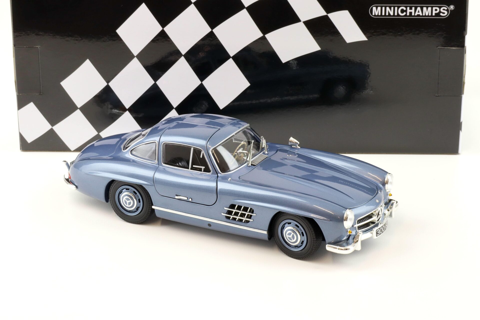 1:18 Minichamps Mercedes 300SL W198 Gullwing 1955 light blue metallic