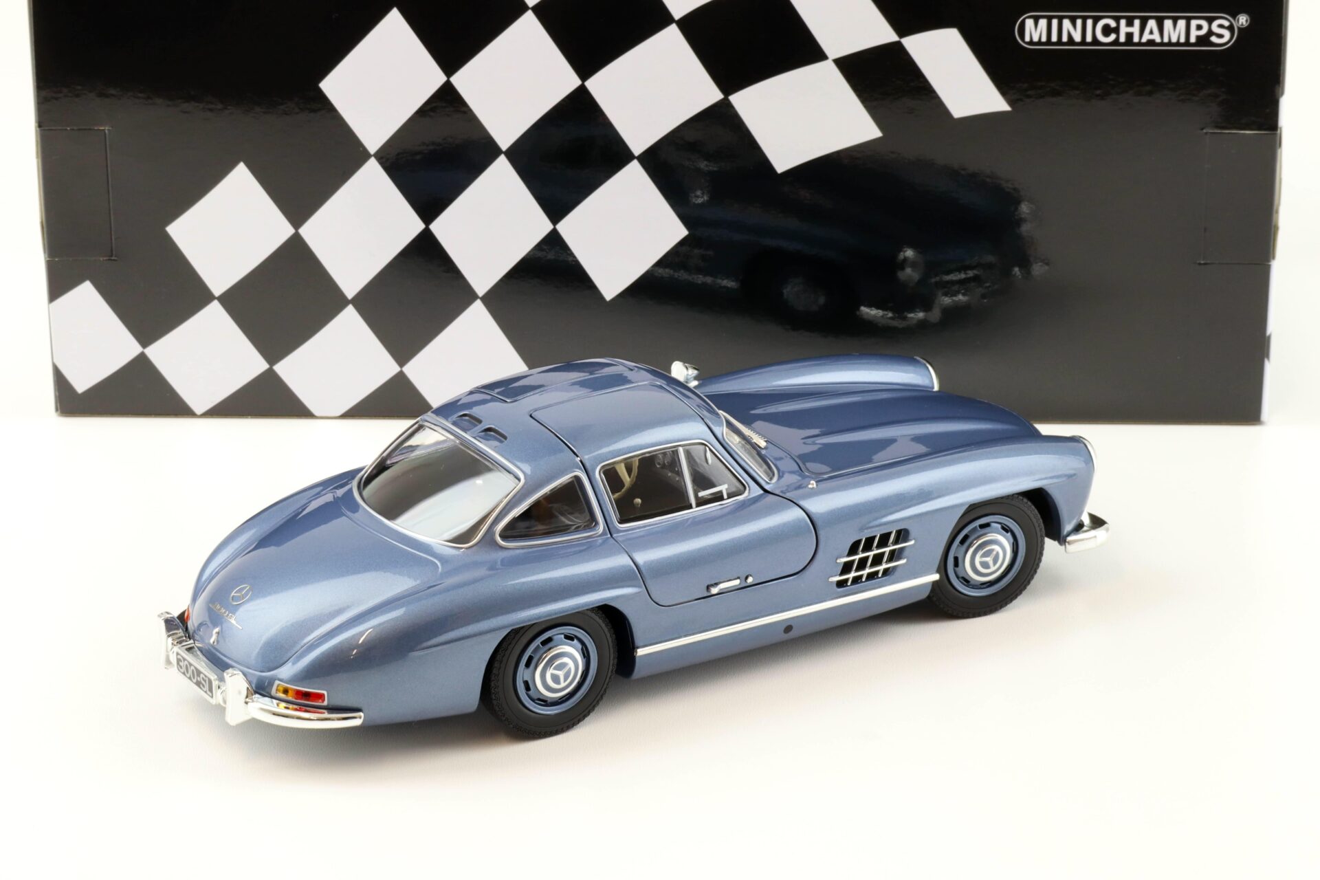 1:18 Minichamps Mercedes 300SL W198 Gullwing 1955 light blue metallic