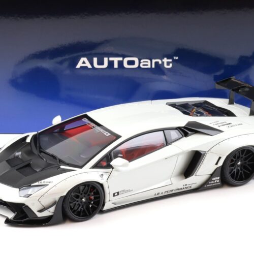 1:18 AUTOart Liberty Walk LB-WORKS Lamborghini Aventador metallic white/ carbon bonnet 79241