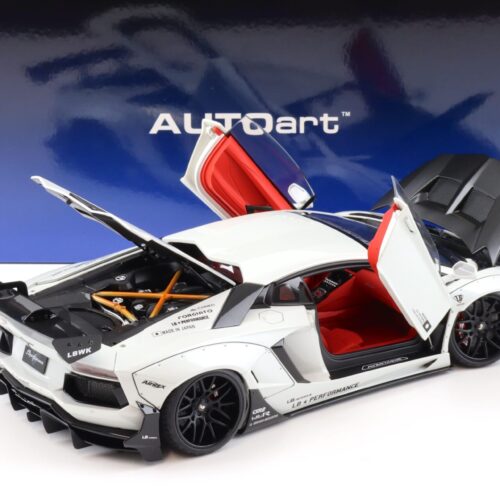 1:18 AUTOart Liberty Walk LB-WORKS Lamborghini Aventador metallic white/ carbon bonnet 79241