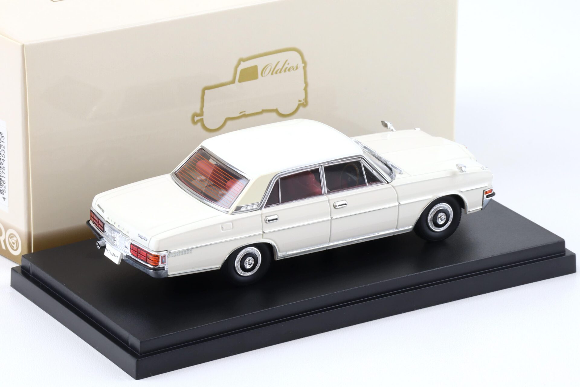 1:43 Ebbro Nissan President 252 Limousine white