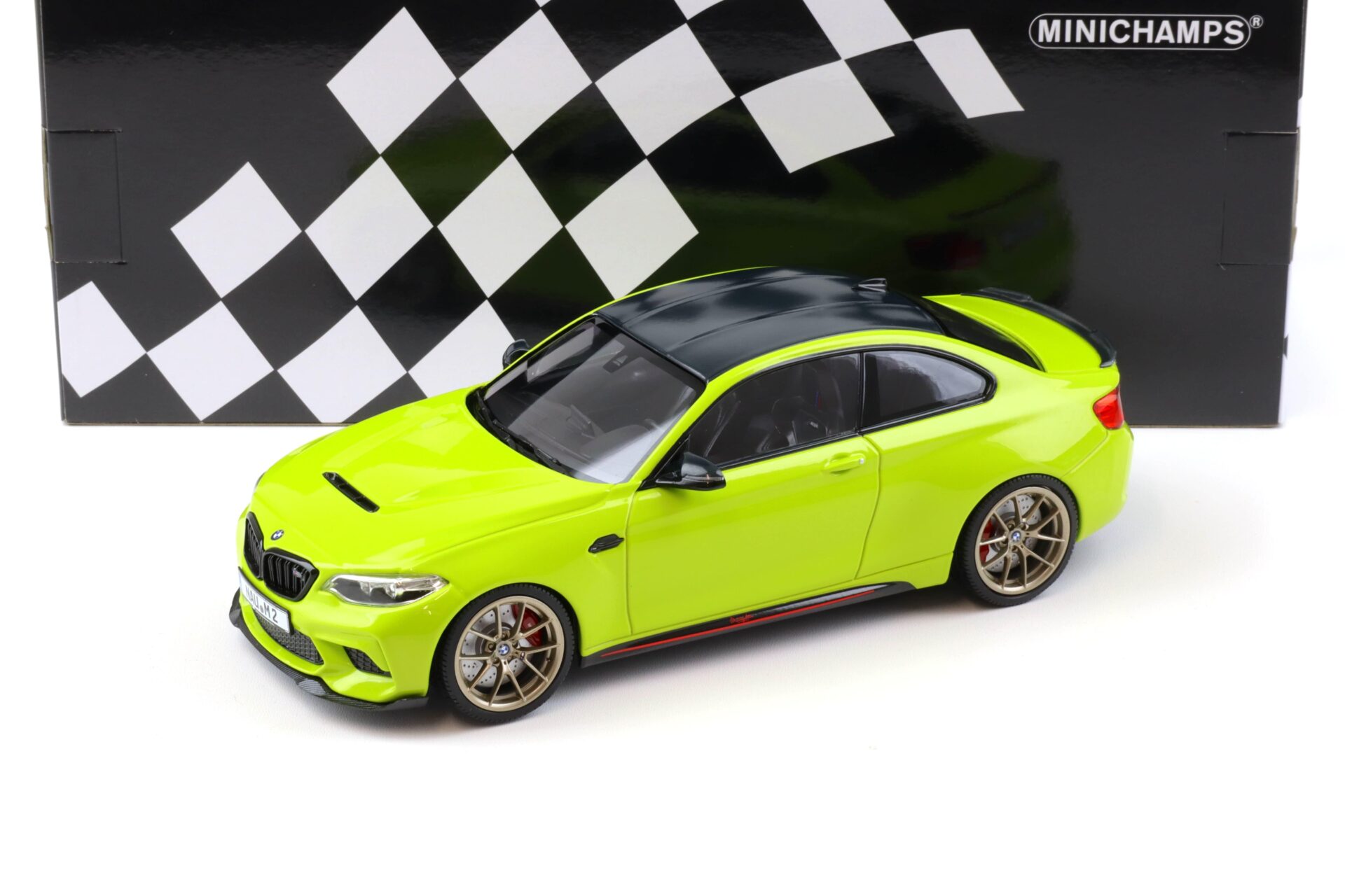 ID 93903 orig.jpg 1:18 Minichamps BMW M2 CS (F87) Coupe 2020 green/ gold wheels