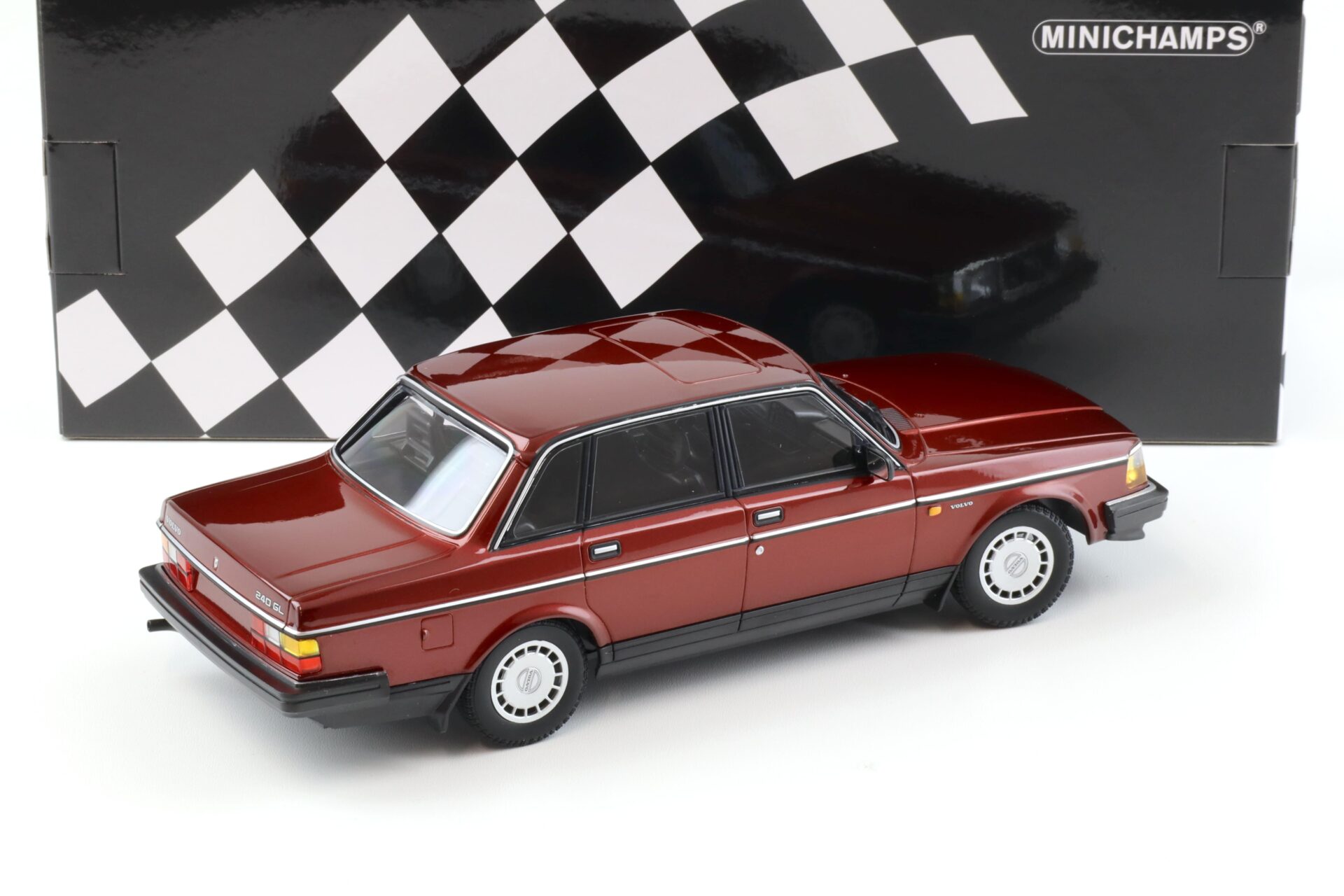 1:18 Minichamps Volvo 240 GL Limousine 1986 dark red metallic