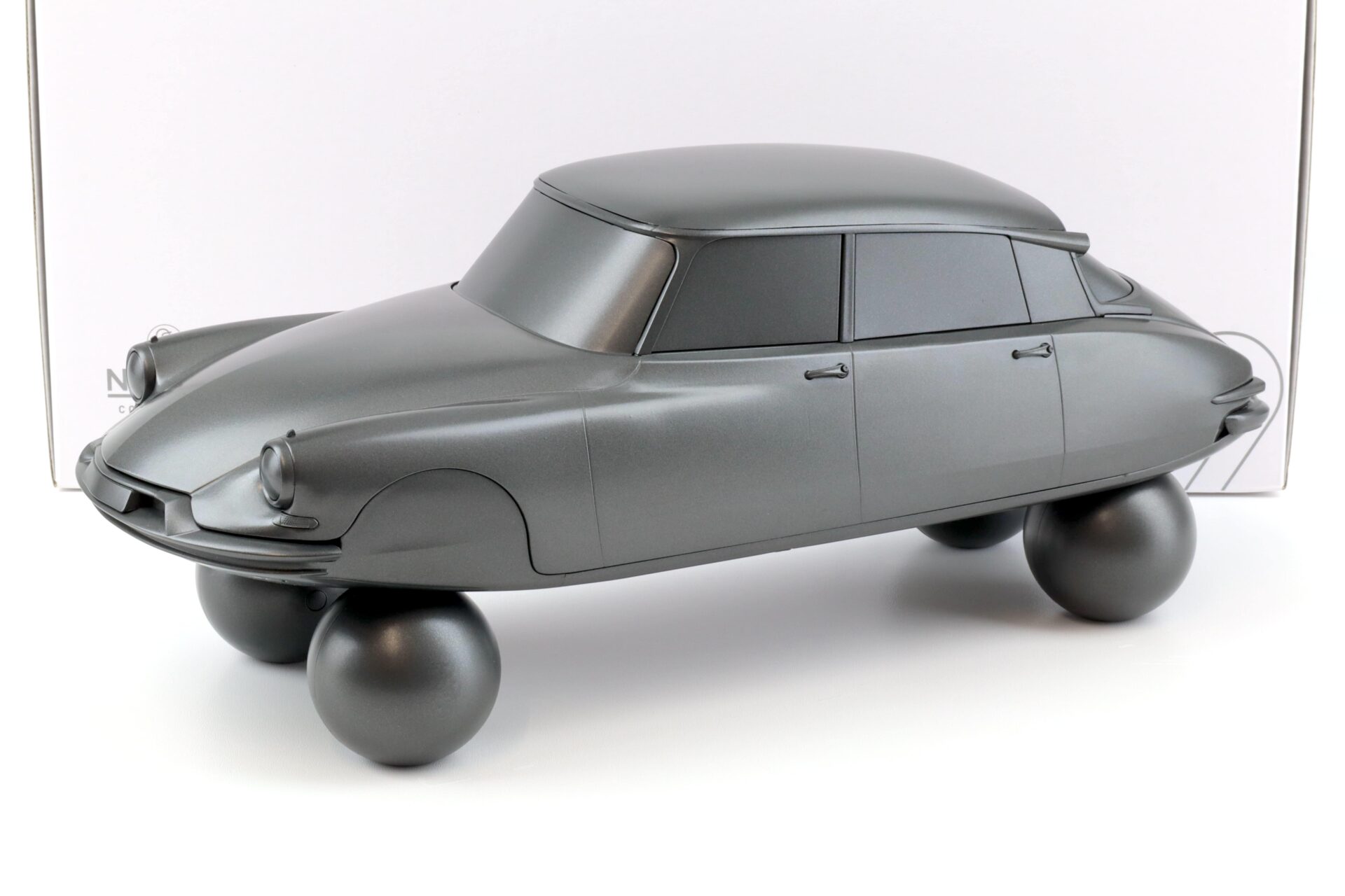 1:12 Norev Citroen DS 19 on balls 1959 Sculpture Skulptur full matt grey - Limited 100 pcs.