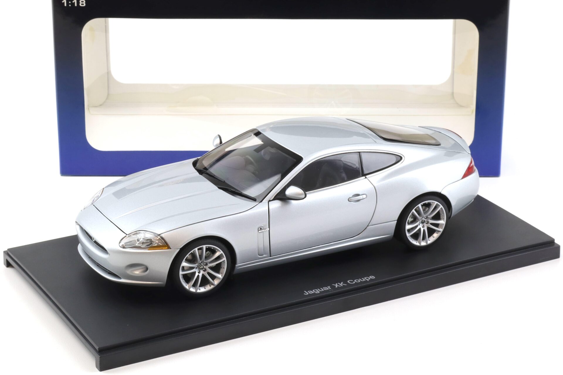 ID 96357 orig.jpg 1:18 AUTOart Jaguar XK Coupe 2006 Liquid silver 73631