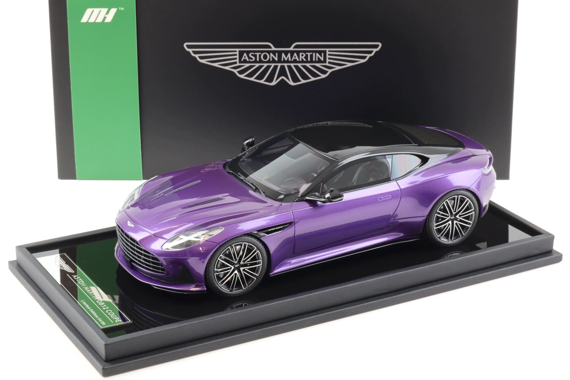 1:18 Motorhelix Aston Martin DB12 Coupe 2023 Digital violet purple - Limited 99 pcs.