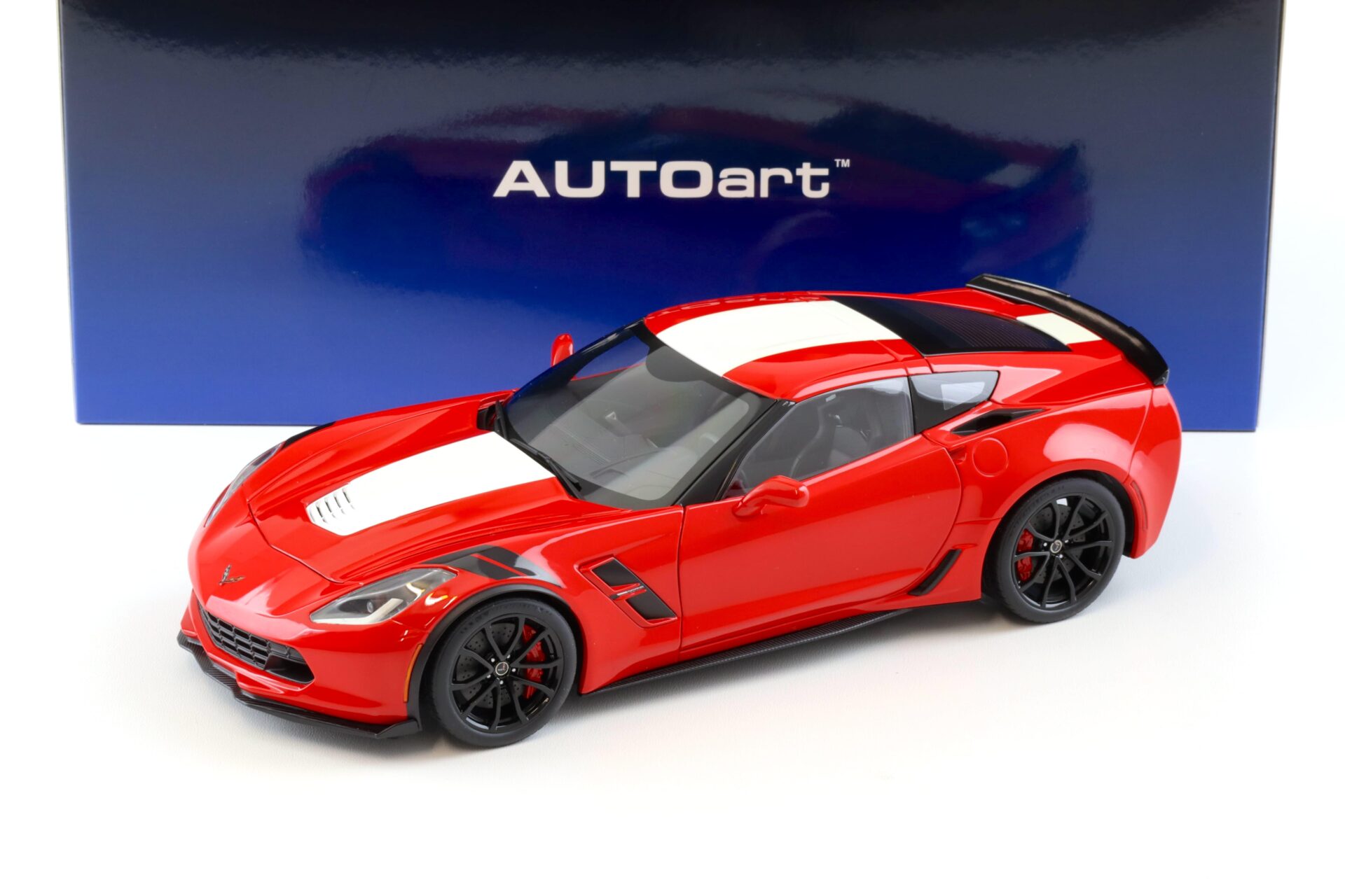 1:18 AUTOart Chevrolet Corvette C7 Grand Sport red/ white stripes 71274