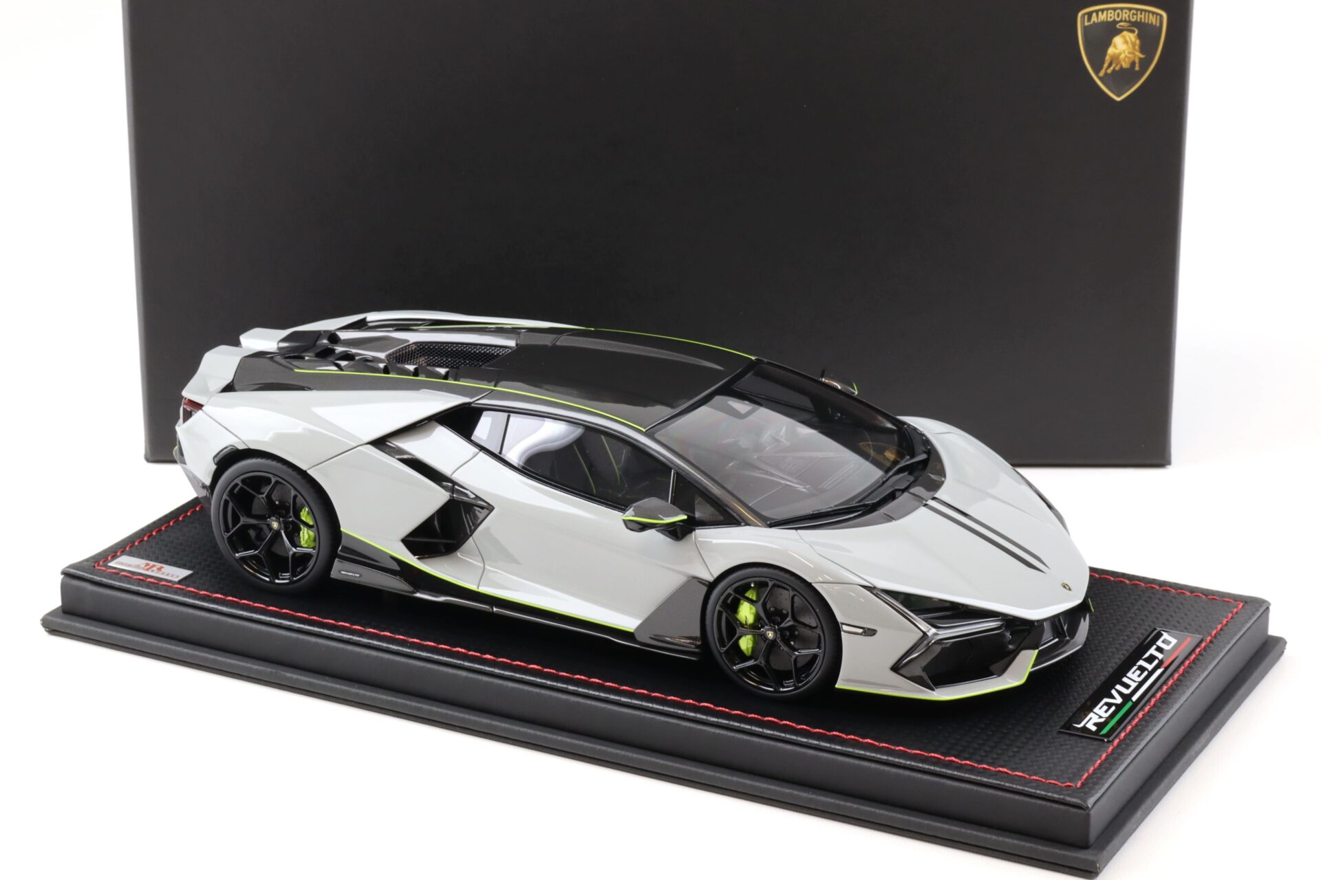 1:18 MR Collection Lamborghini Revuelto Grigio Hati & Verde with display - Limited 99 pcs.