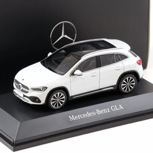 1:43 Spark Mercedes GLA H247 digital white 2020 DEALER VERSION