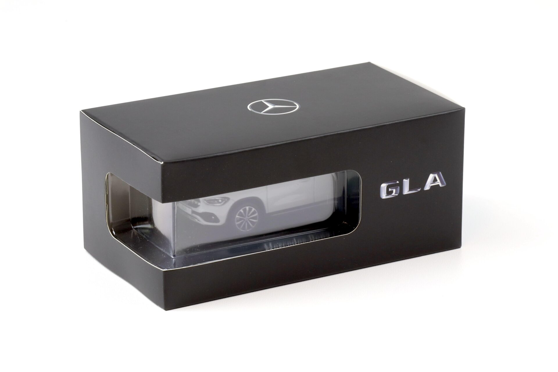 1:43 Spark Mercedes GLA H247 digital white 2020 DEALER VERSION