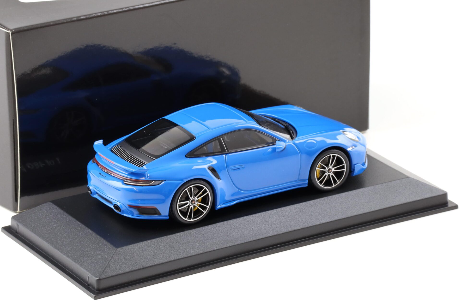 1:43 Minichamps Porsche 911 992 Turbo S Coupe Sport Design 2021 Shark blue