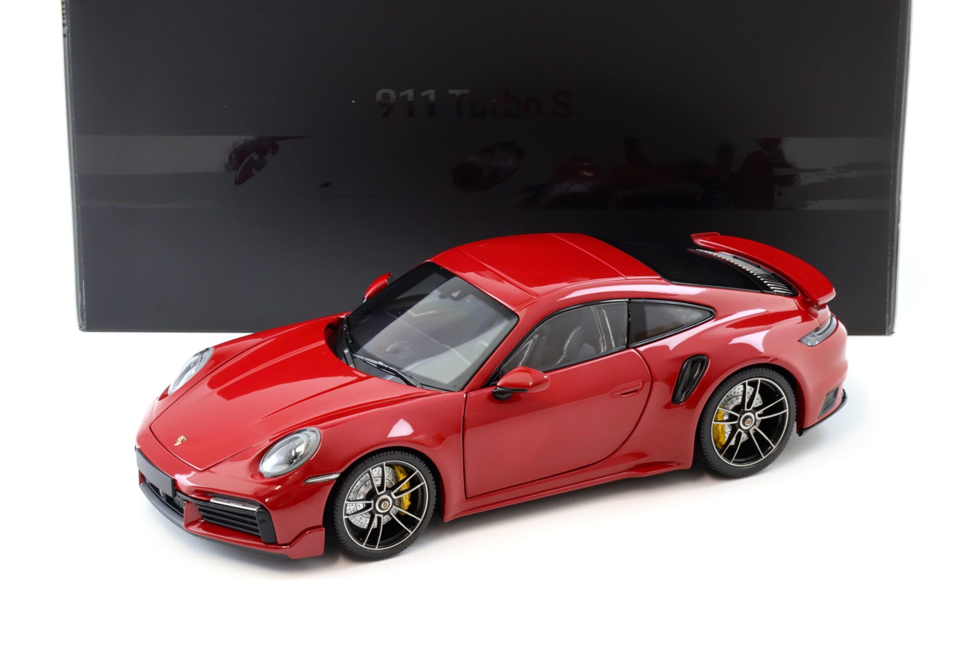 1:18 Minichamps Porsche 911 (992) Turbo S Coupe Sport Design 2021 red