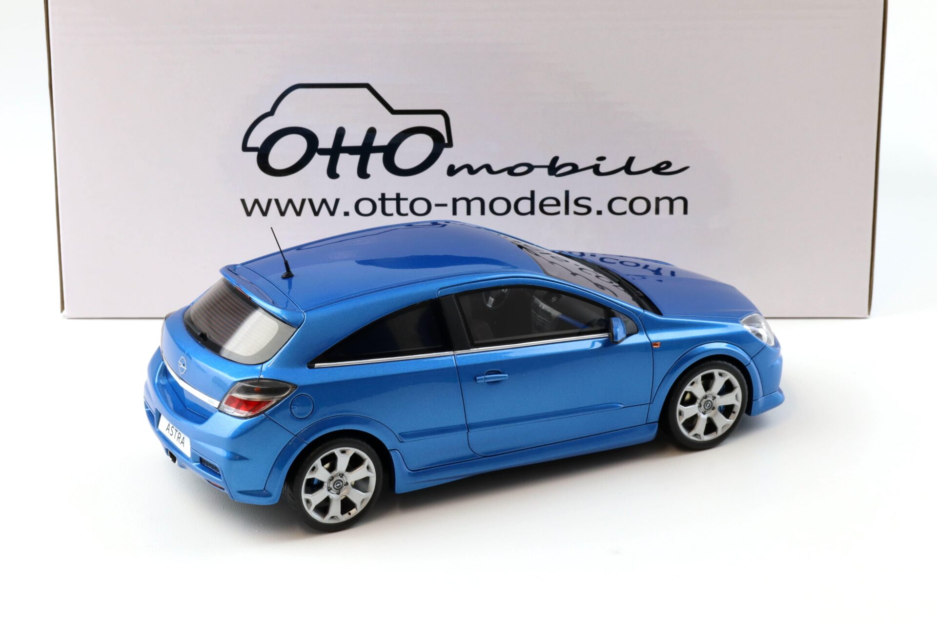 1:18 OTTO mobile OT473 Opel Astra (H) OPC Arden blue metallic 2006
