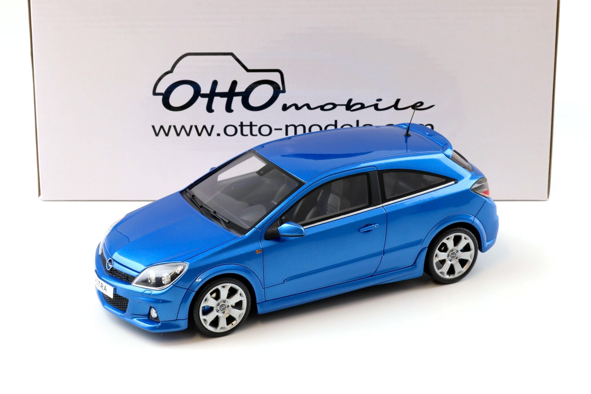 ID 98061 orig.jpg 1:18 OTTO mobile OT473 Opel Astra (H) OPC Arden blue metallic 2006
