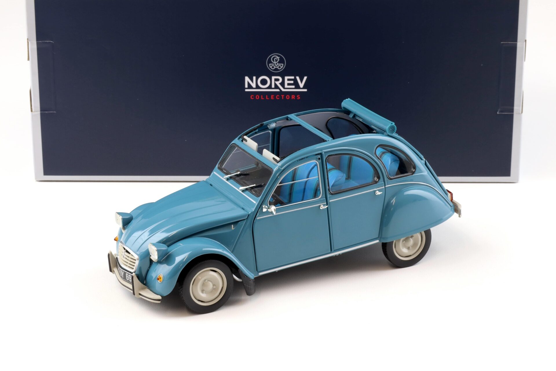 ID 98104 orig.jpg 1:18 Norev Citroen 2CV 6 Club 1982 Lagune blue 181492