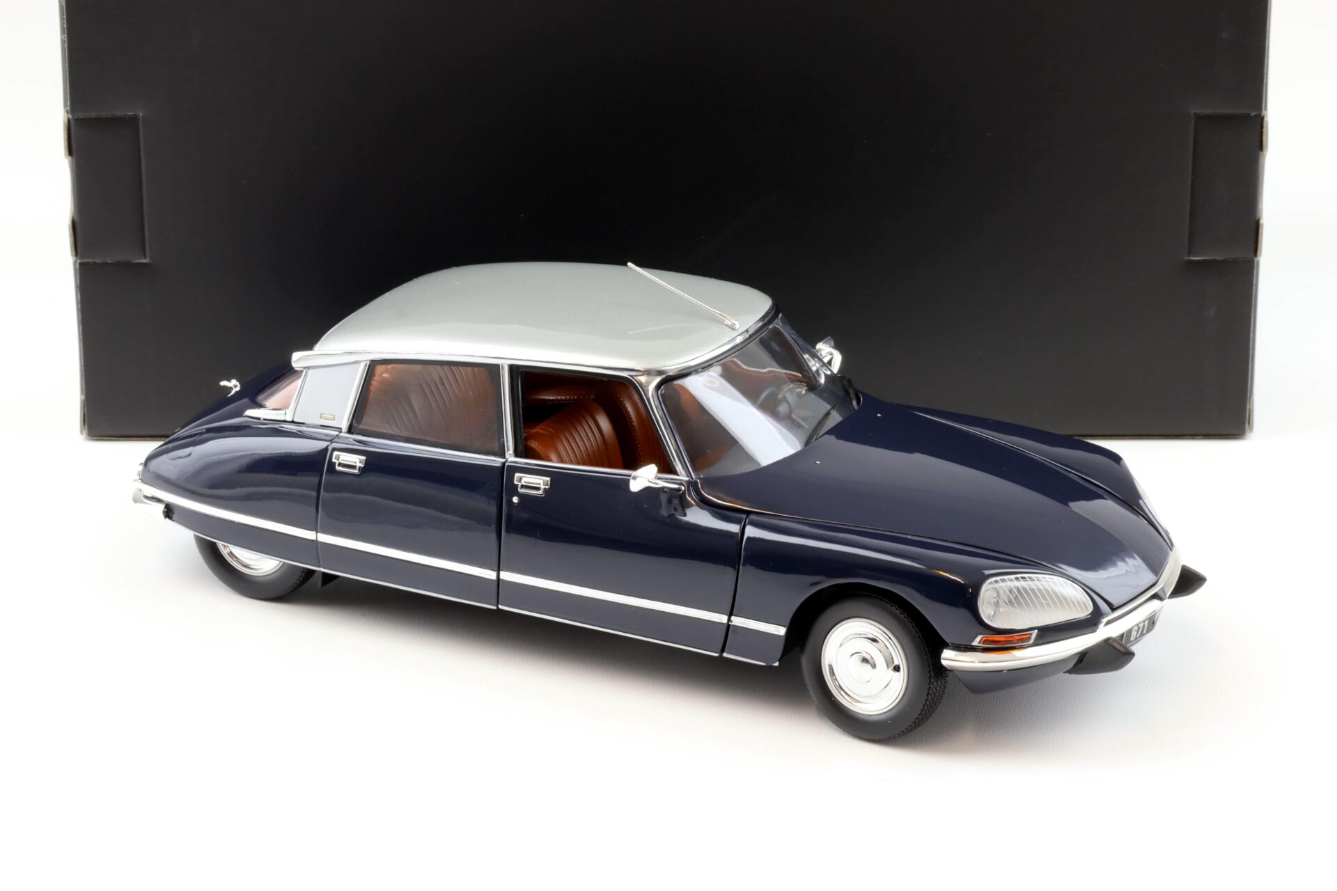 1:18 Norev Citroen DS 23 Pallas 1972 night blue/ silver 181577