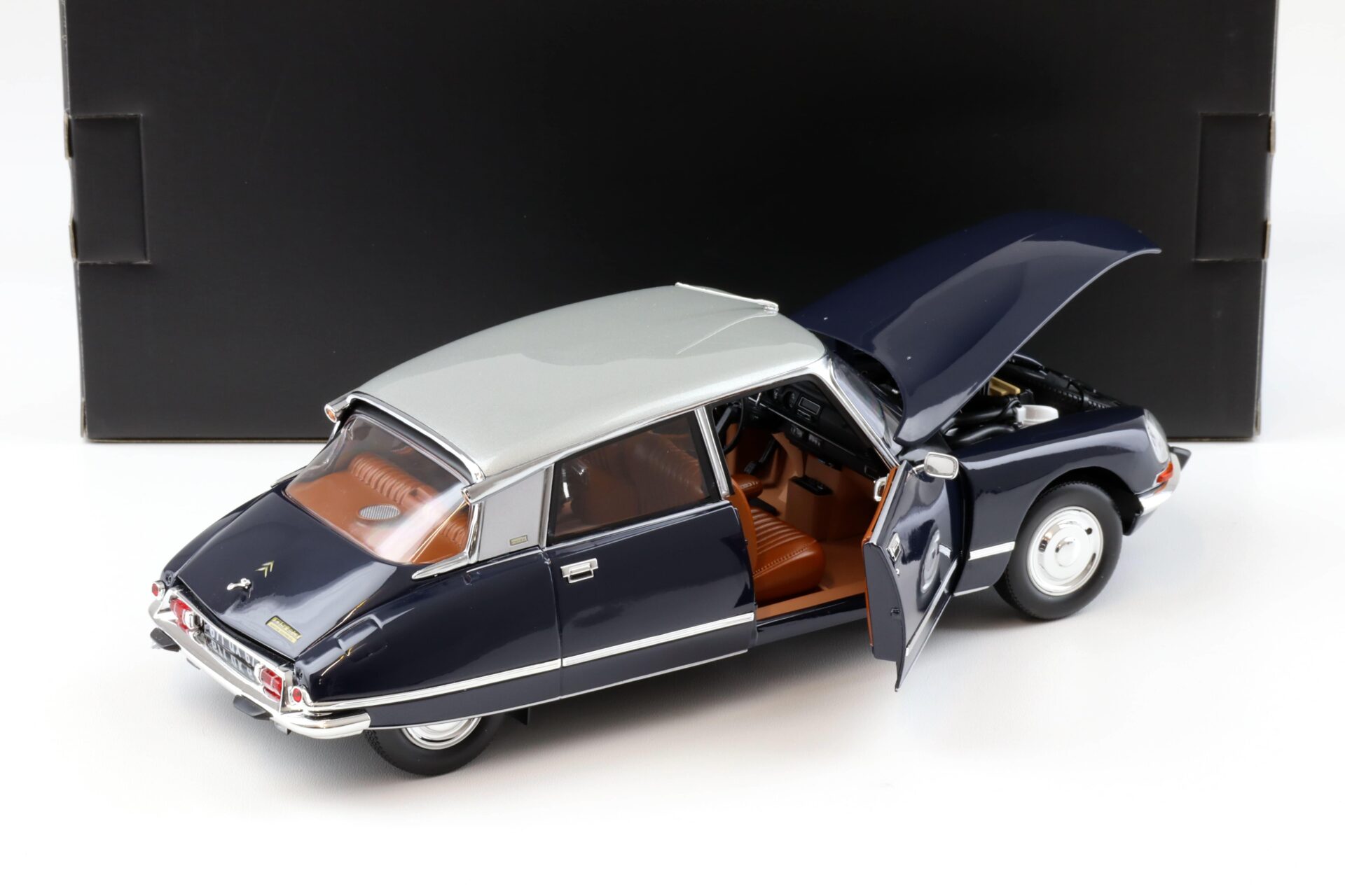 1:18 Norev Citroen DS 23 Pallas 1972 night blue/ silver 181577