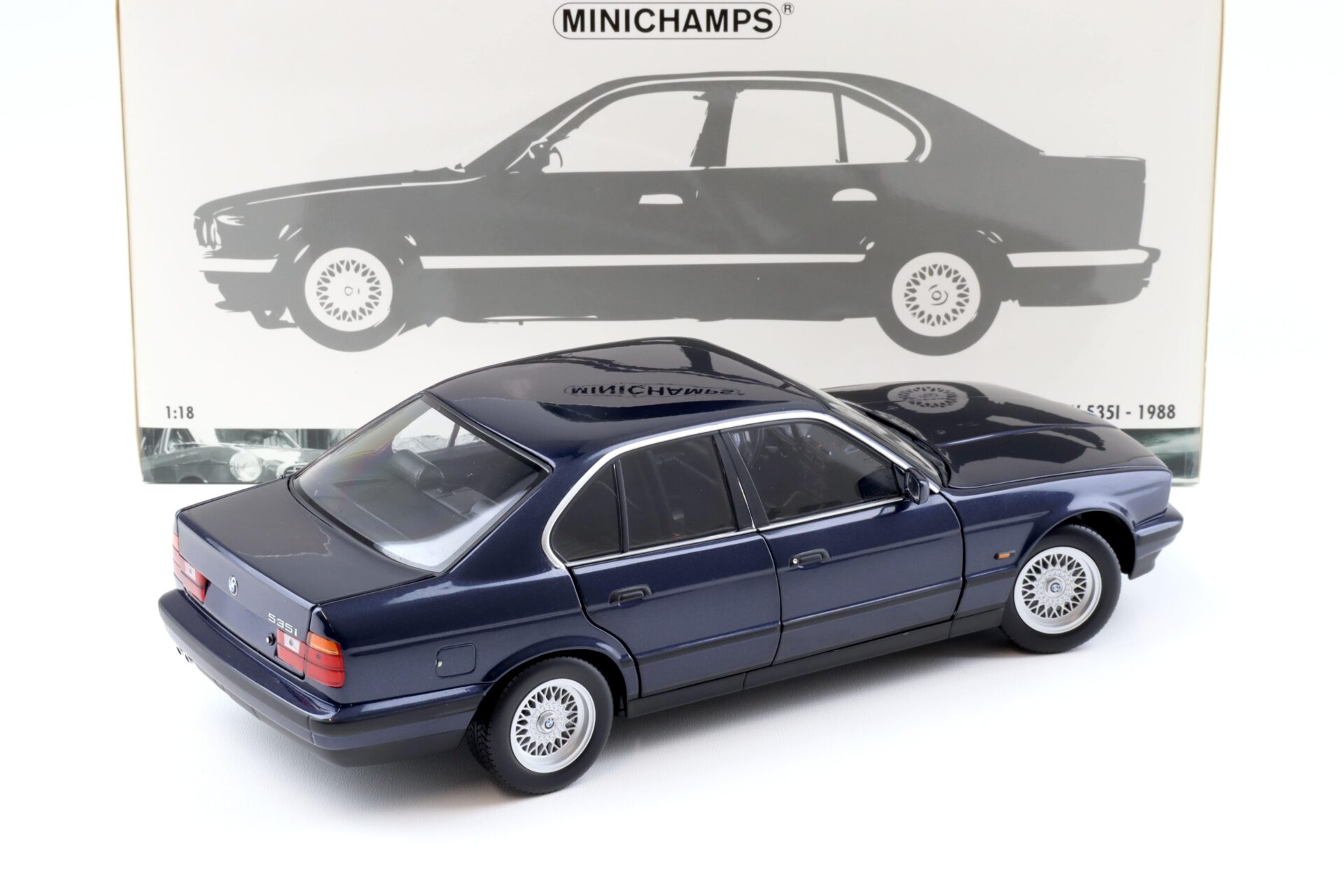 1:18 Minichamps BMW 535i E34 Limousine 1988 dark blue metallic