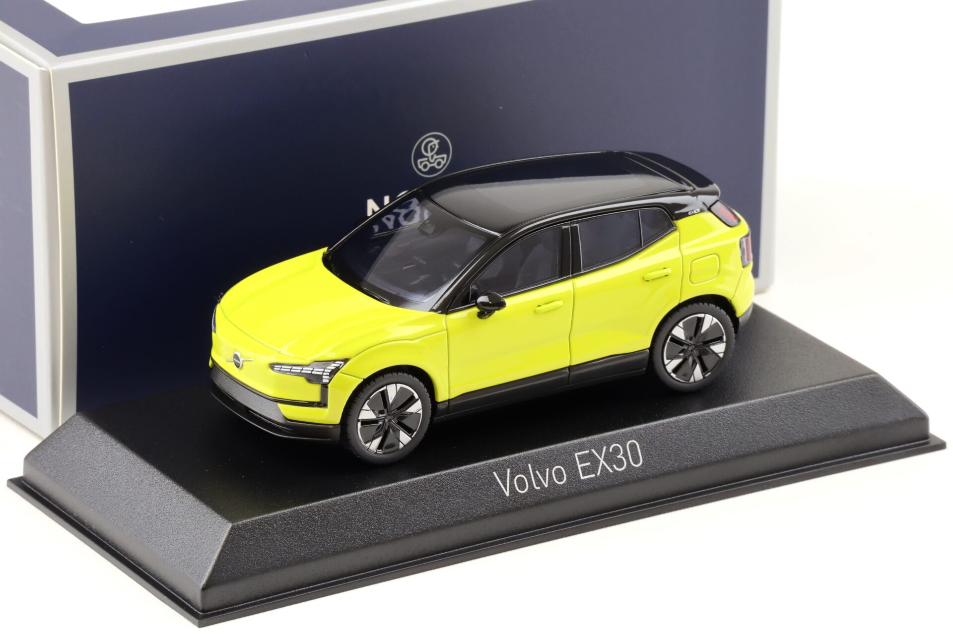 1:43 Norev Volvo EX30 2024 Moss yellow 870071