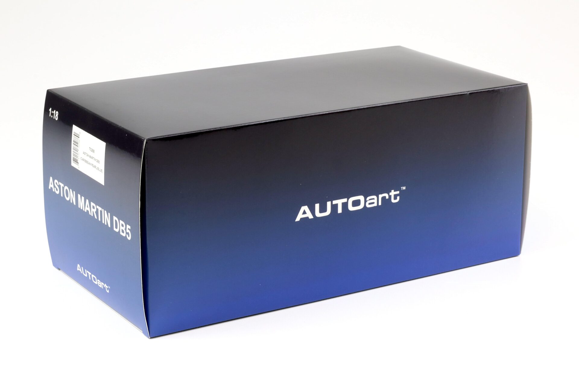 1:18 AUTOart Aston Martin DB5 Coupe 1964 Caribbean pearl blue 70288