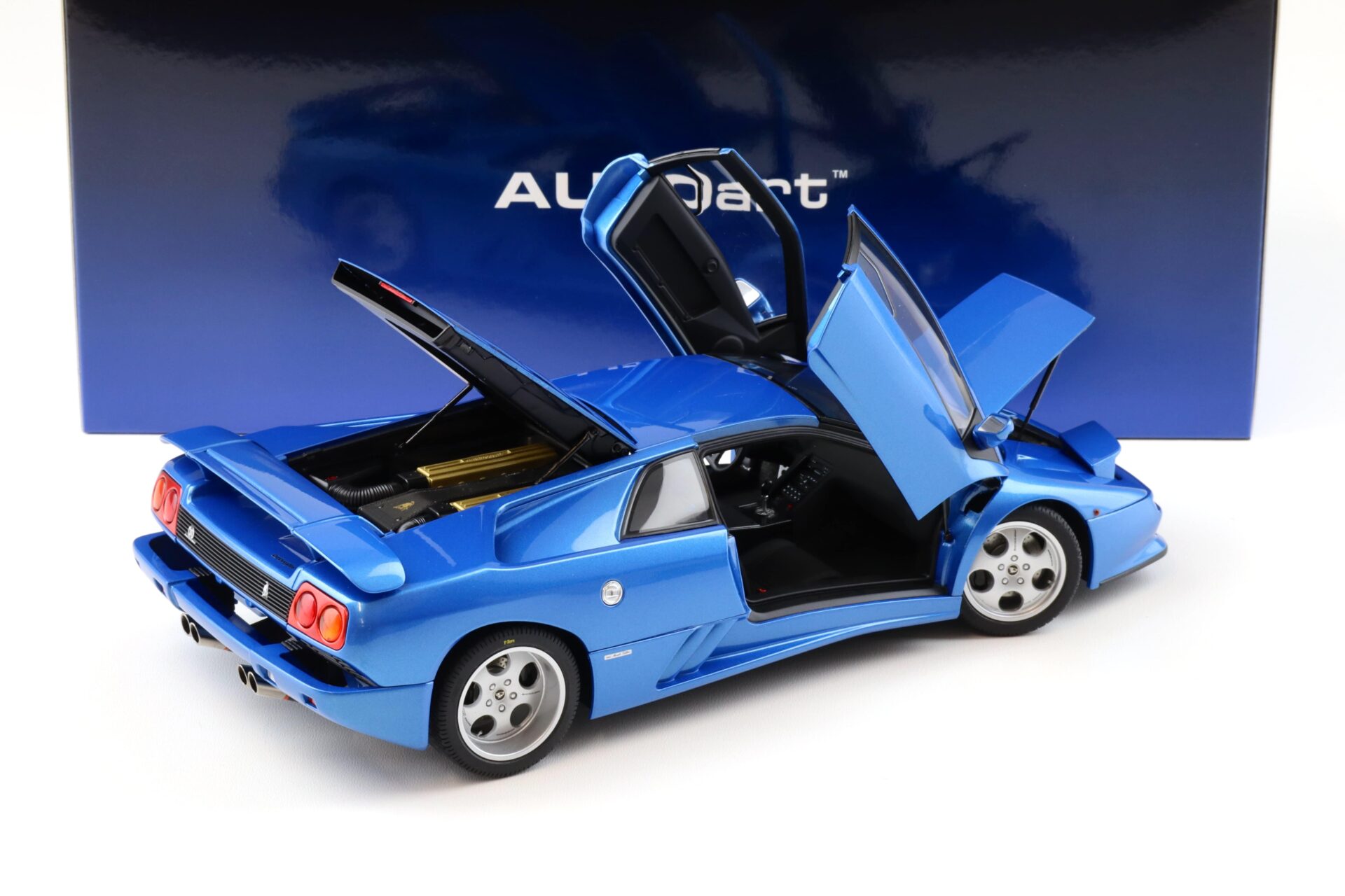 1:18 AUTOart 1993 Lamborghini Diablo SE30 blu Sirena/ metallic blue 79156