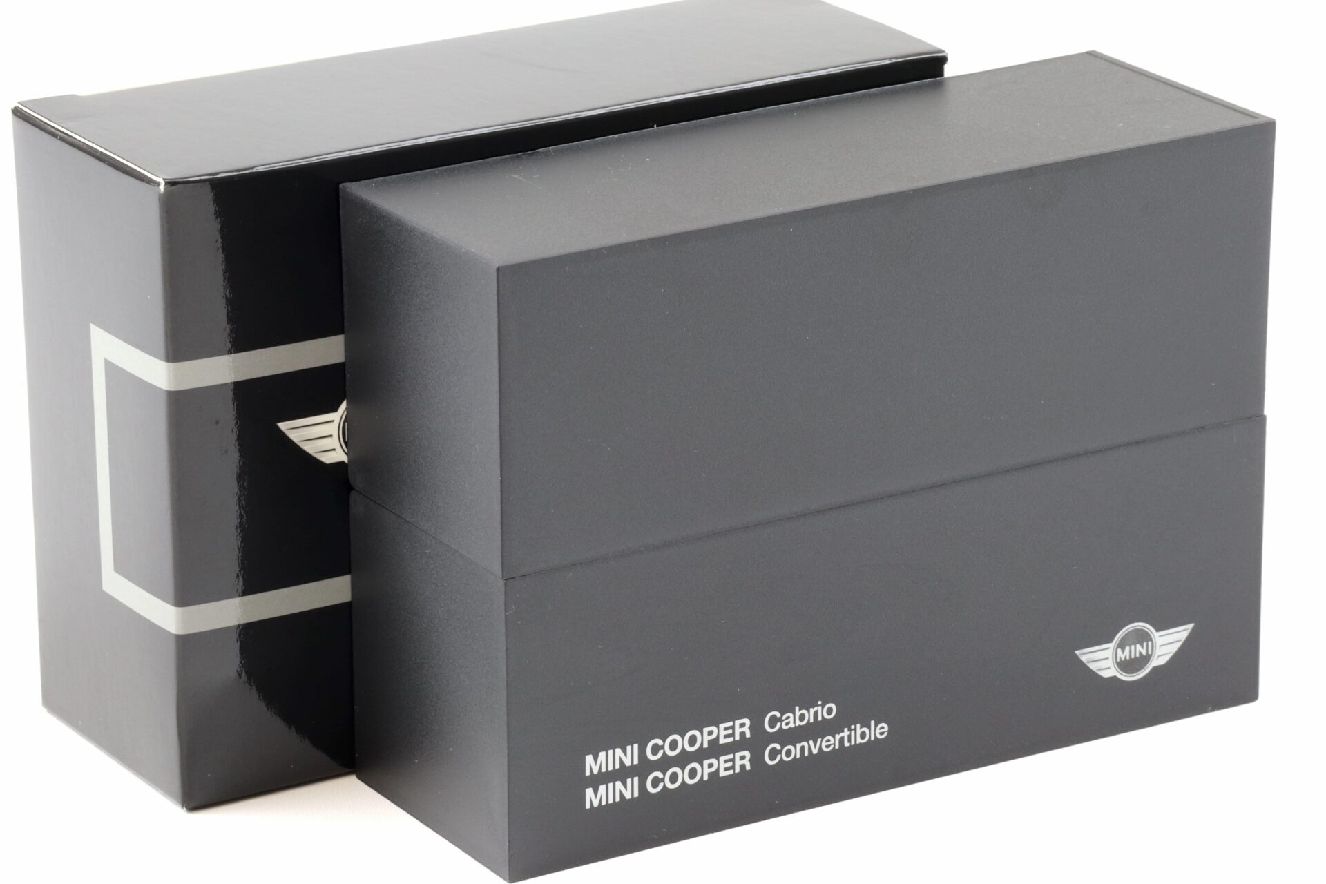 1:43 Minichamps Mini Cooper R52 Convertible black-eye-purple-met. DEALER VERSION