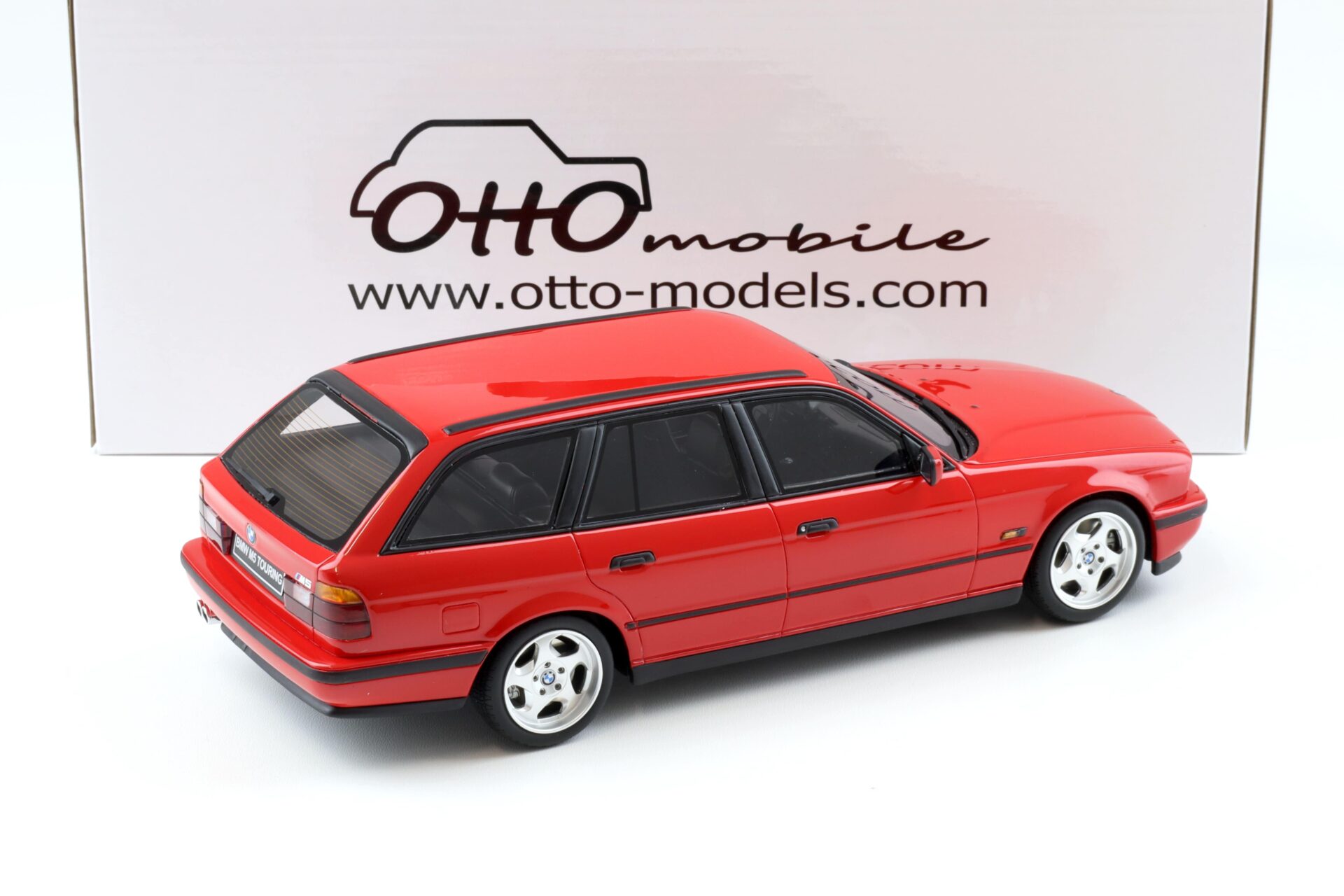 1:18 OTTO mobile OT951 BMW M5 E34 Touring 1994 red