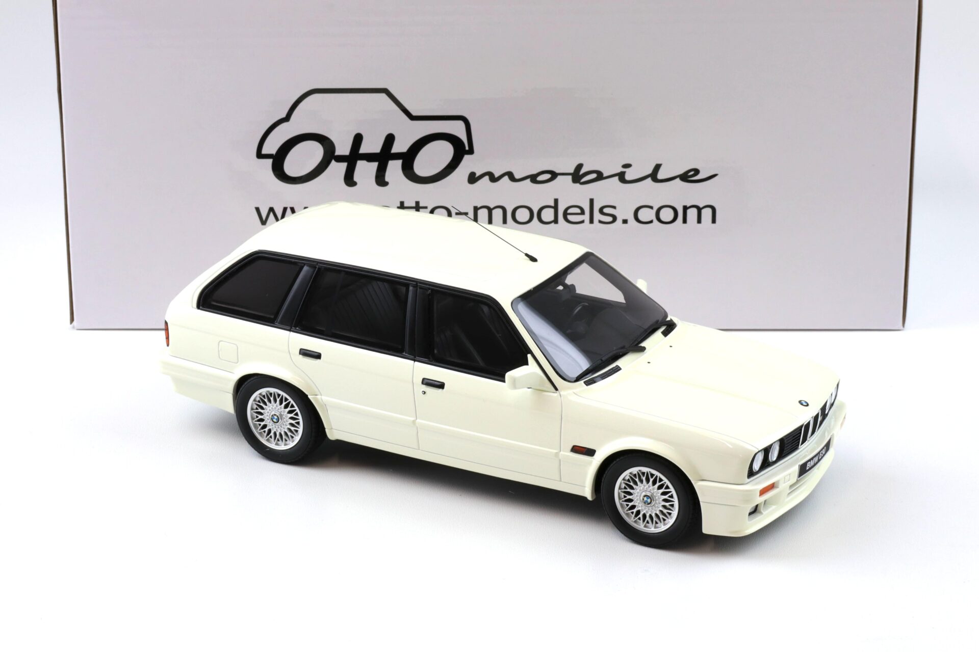 1:18 OTTO mobile OT238 BMW 325i E30 Touring M-Pack 1991 Alpin white
