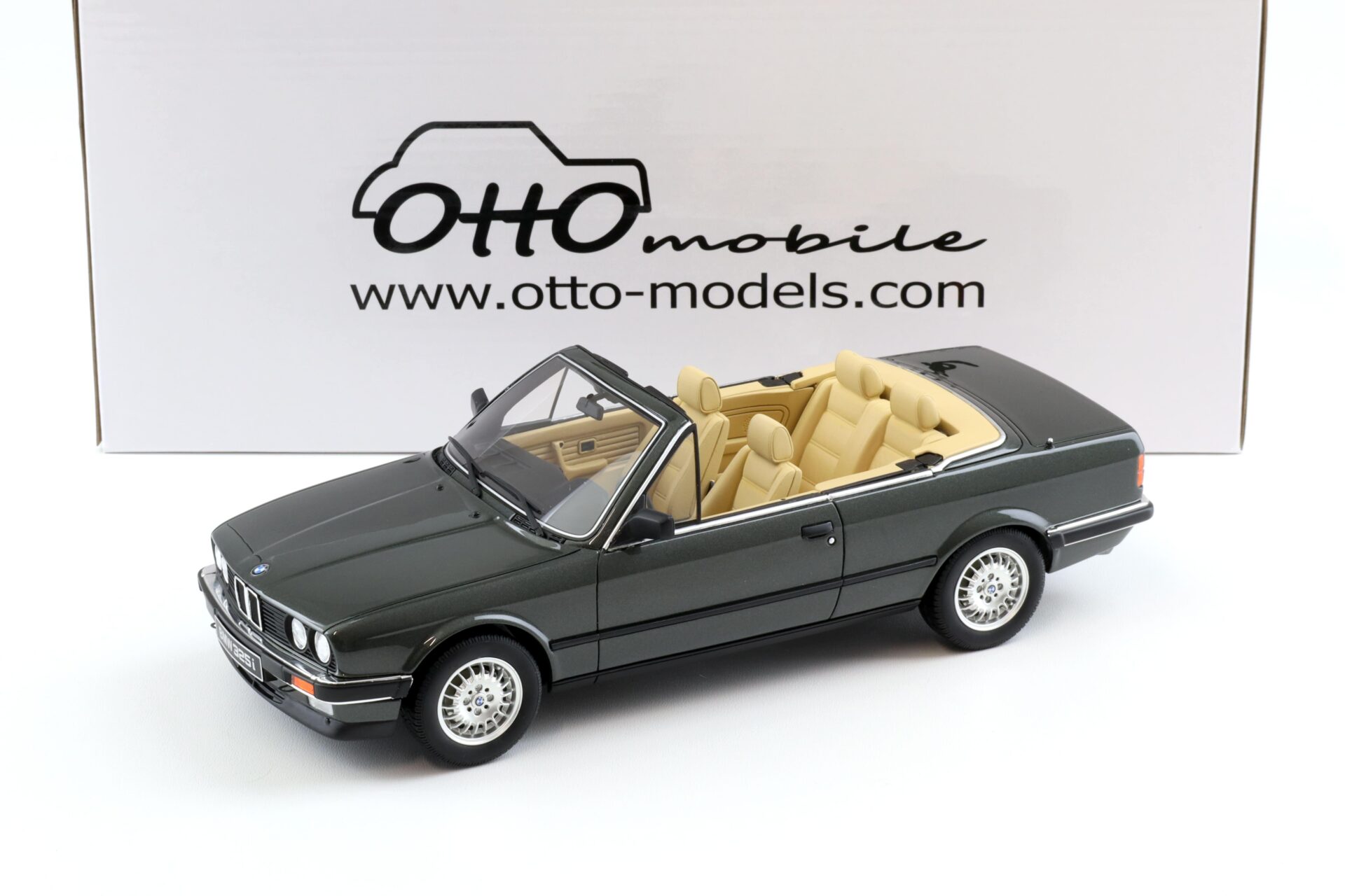 1:18 OTTO mobile OT572 BMW 325i E30 Convertible 1988 green metallic