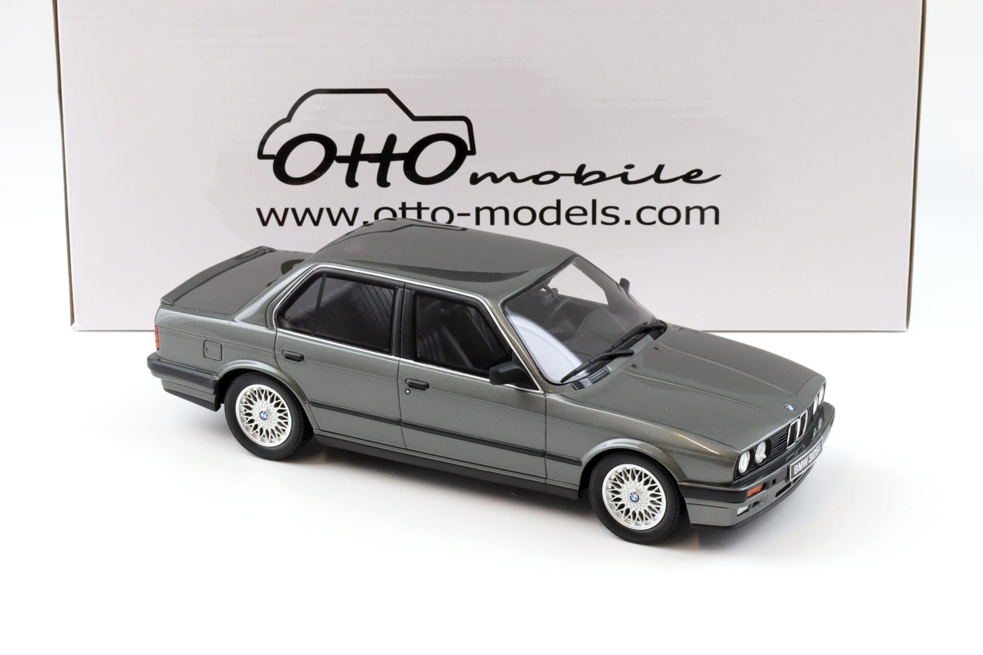 1:18 OTTO mobile OT819 BMW 325i E30 Sedan 1988 grey metallic