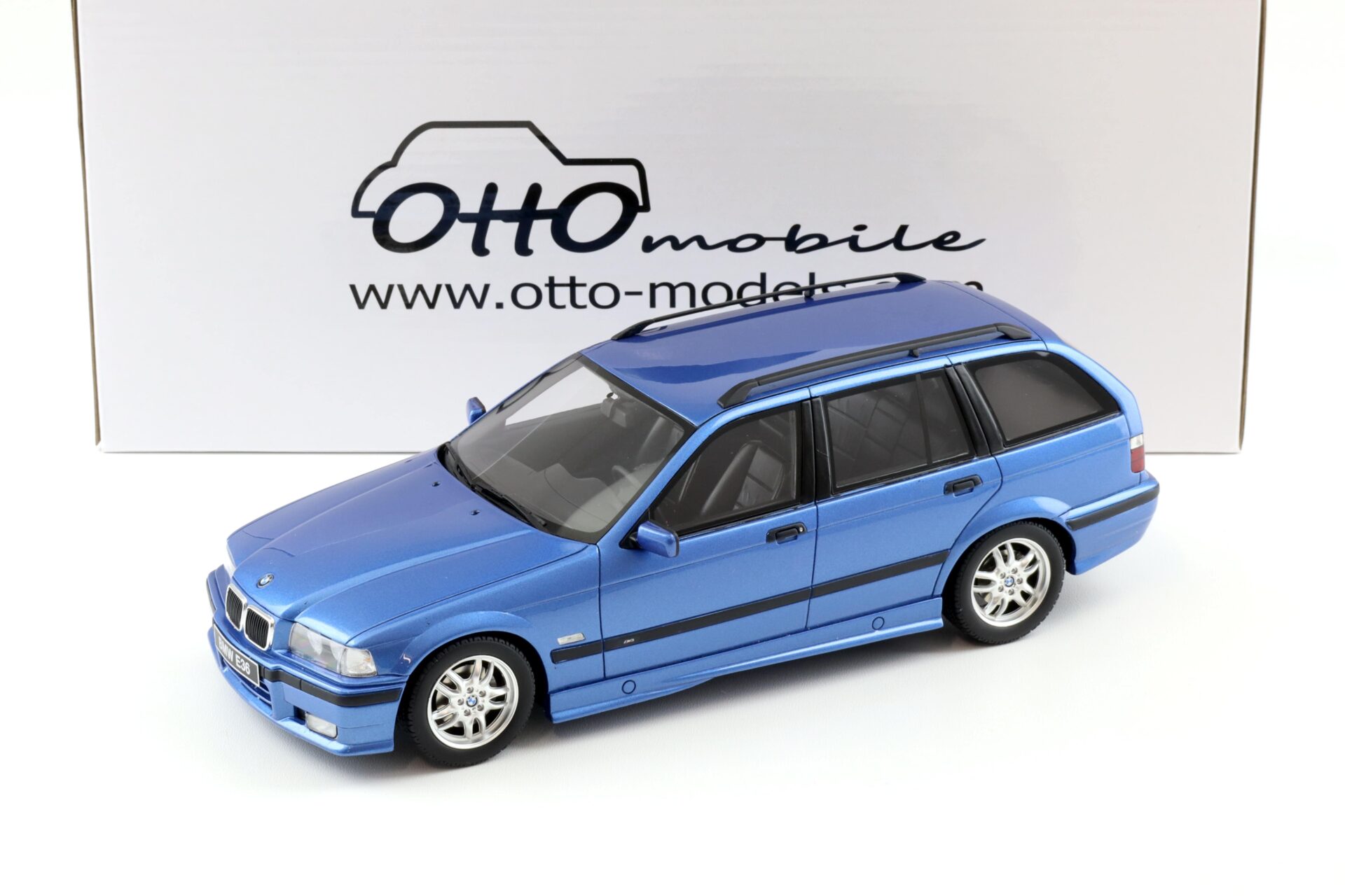 1:18 OTTO mobile OT358 BMW 328i (E36) Touring M-PACK 1997 Estoril blue