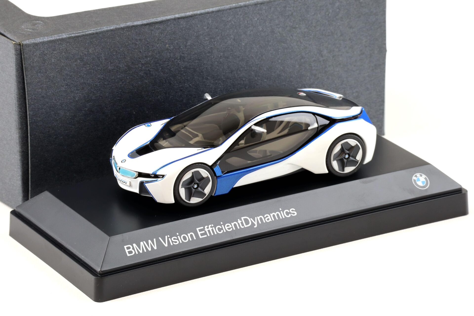 1:43 Paragon BMW Vision Efficient Dynamics white/ blue DEALER VERSION