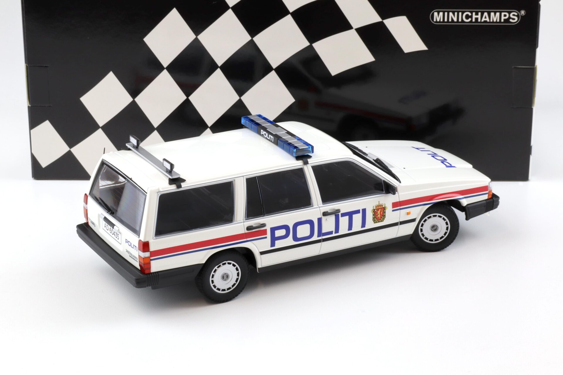 1:18 Minichamps Volvo 740 GL Break 1986 Politi Norway Polizei Police white