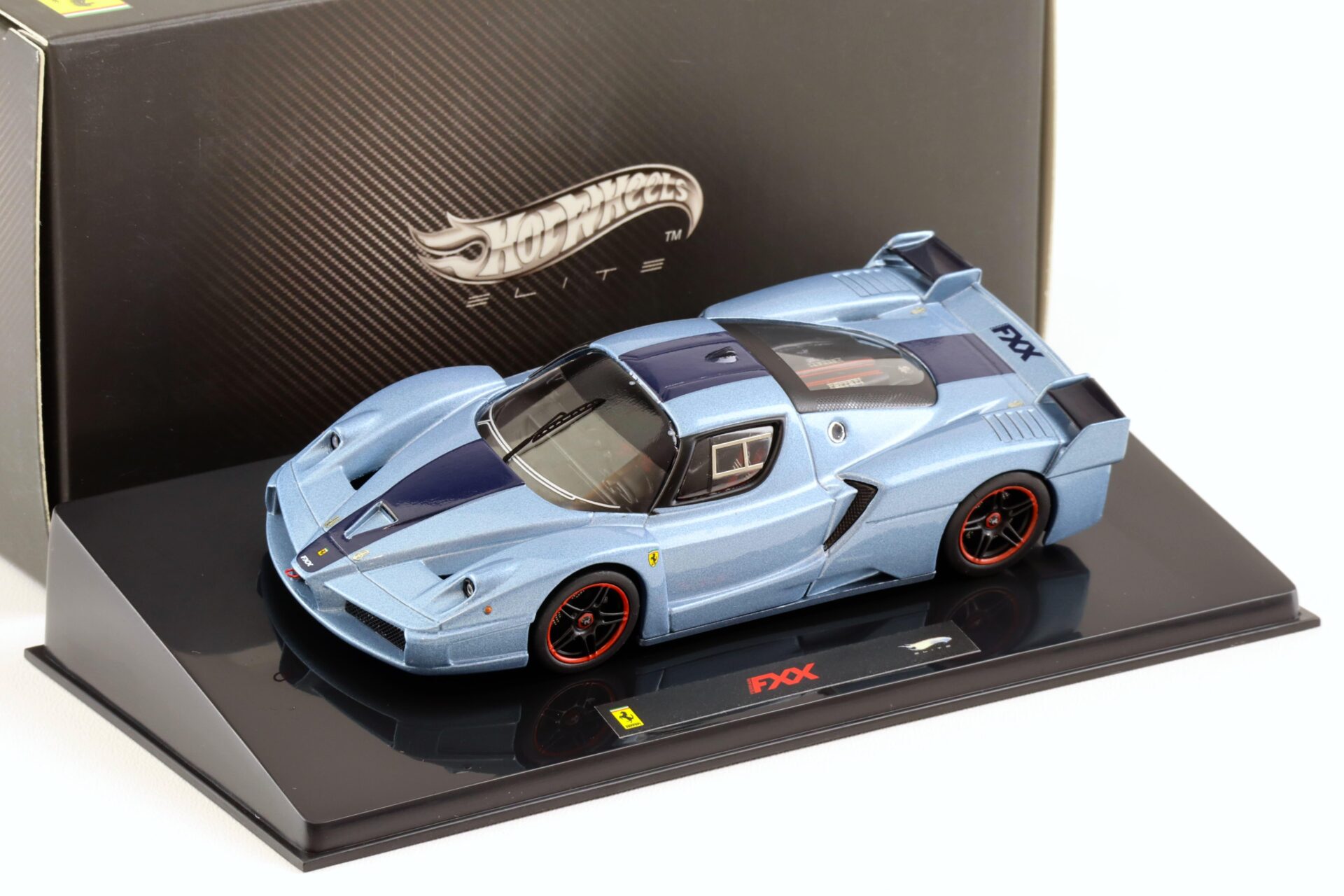 1:43 Hot Wheels Elite Ferrari FXX light blue/ blue stripe N5611