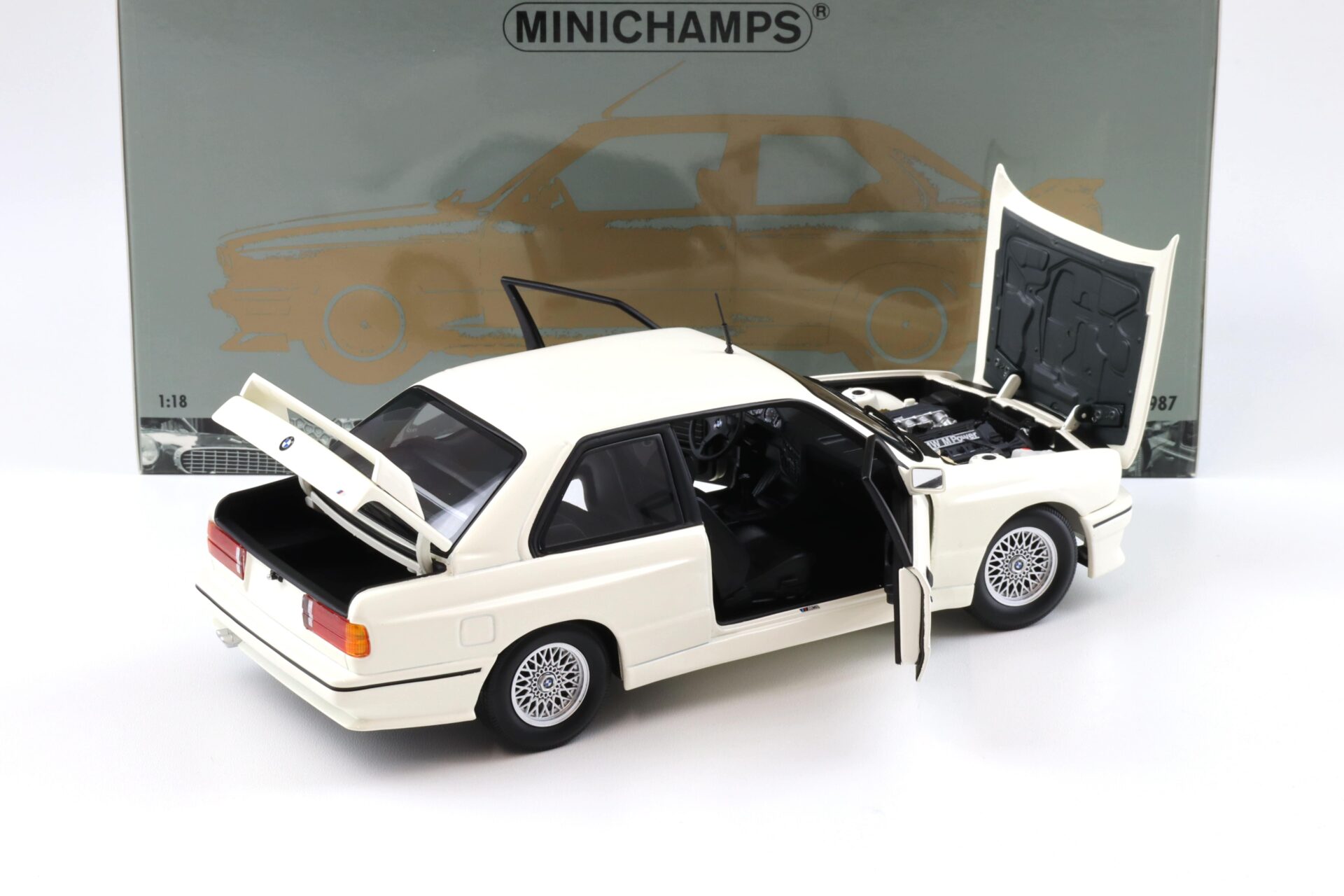 1:18 Minichamps BMW M3 E30 Street Coupe 1987 white