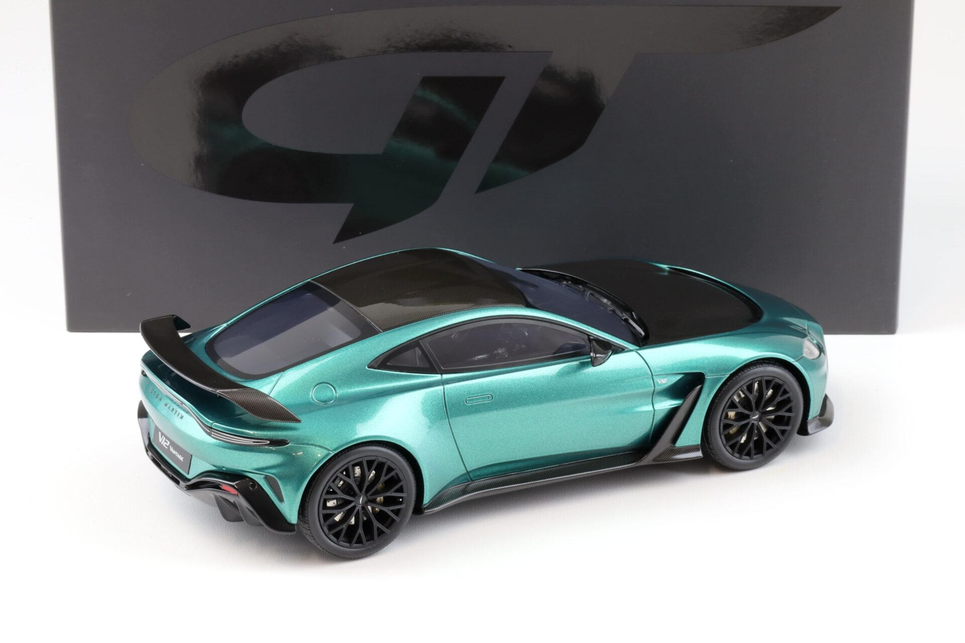 1:18 GT Spirit GT922 Aston Martin V12 Vantage Aston Martin Racing green 2023