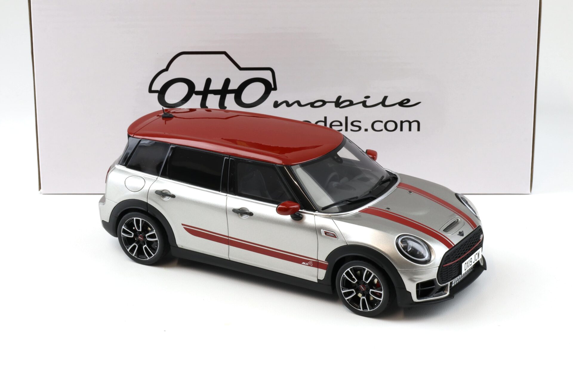 1:18 OTTO mobile OT1106 Mini Clubman (F54) JCW Melting silver III 2021