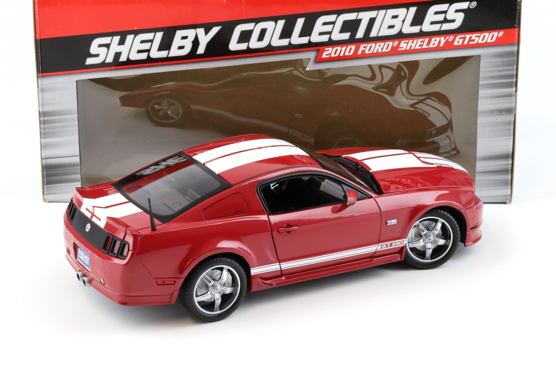 1:18 Shelby Collectibles 2011 Ford Shelby GT350 Coupe red/ white stripes