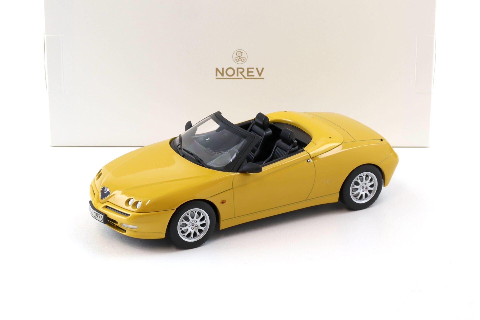 1:18 Norev Alfa Romeo Spider 2.0 T.Spark 1999 with Softtop Zoe yellow - Limited 150 pcs.